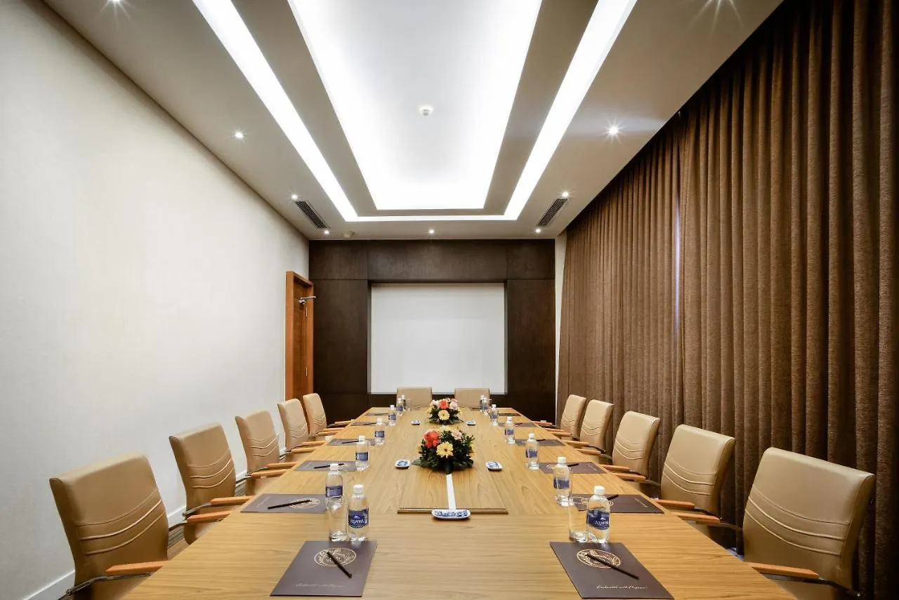 Vanda Hotel Da Nang 4*,